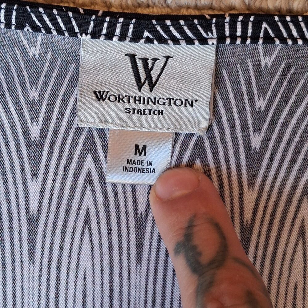 WORTHINGTON STRETCH WOMEN M BLACK BLUE IKAT CHEVRON SURPLICE FAUX WRAP BLOUSE - Picture 3 of 10